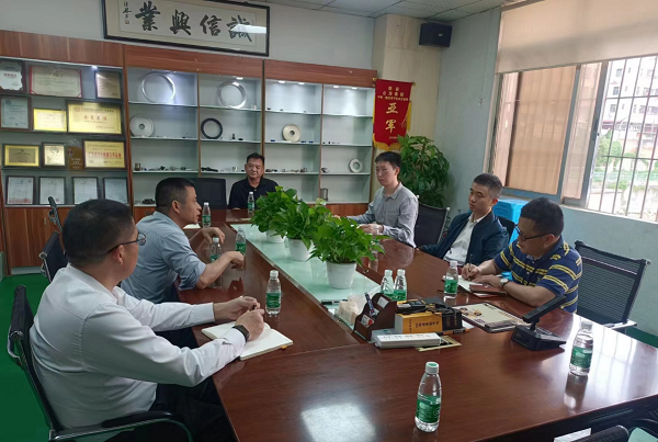 合發(fā)齒輪總經(jīng)理曹小林先生進(jìn)行接待，并做工作匯報(bào)